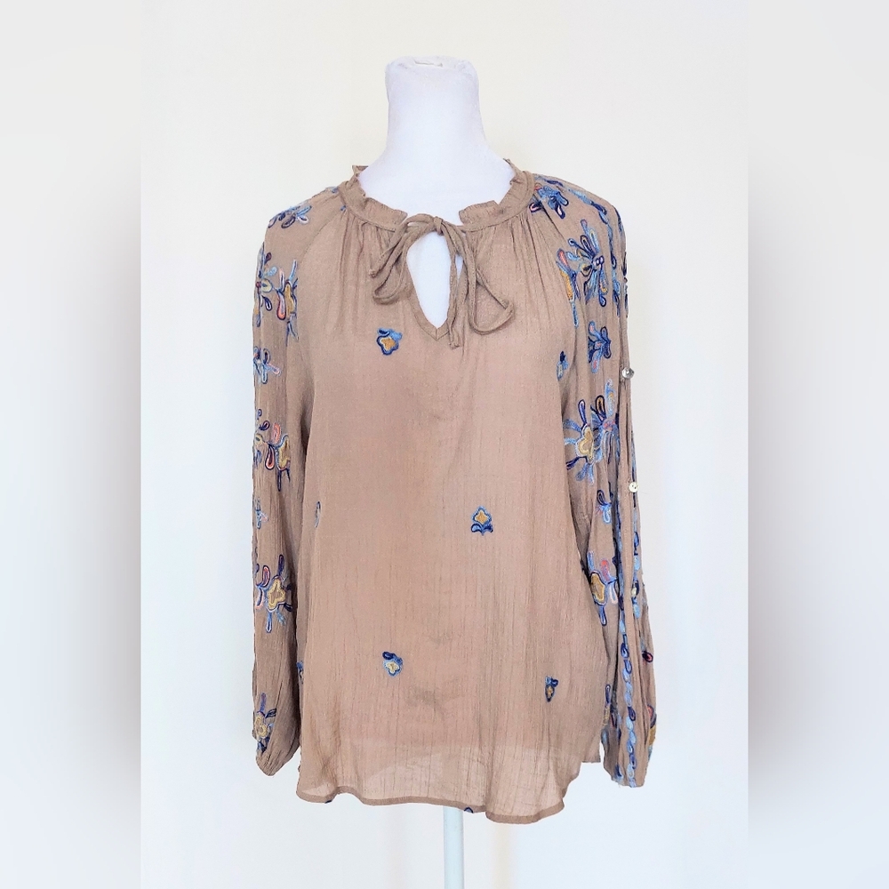 Fig and Flower Long Sleeve Floral Embroidered Tunic Top Tan Blue Size Small